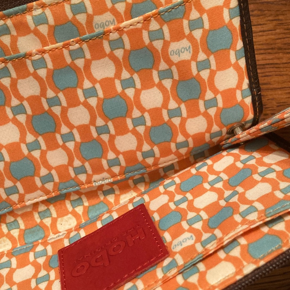 HOBO Dark Brown Leather Wallet with Zipper holds lots of cards. Side zip too. - Picture 6 of 14